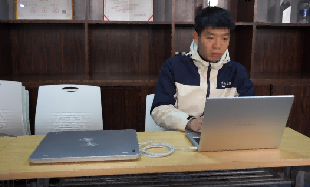 One-on-One RFID Technical Guidance for Store Staff store staff receiving RFID system training for apparel retail management